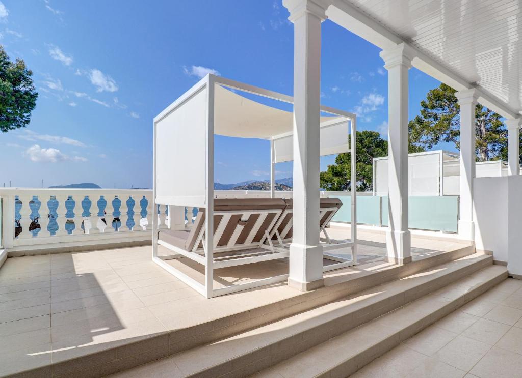 Hotel Illa d'Or & Club Apts 4* Sup — Hotel building in Puerto Pollensa, Balearic Islands