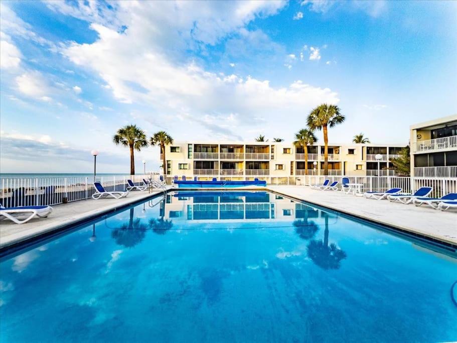 Beachfront oasis, heated pool and garden view #17, Marathon