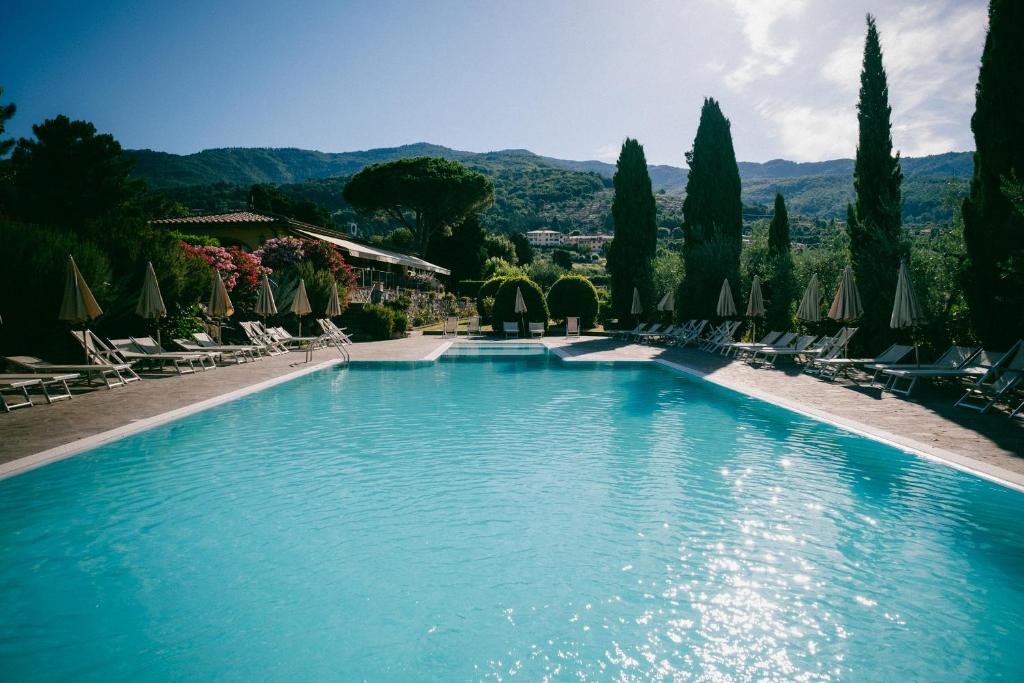 Fattoria Degli Usignoli — Swimming pool in San Donato in Fronzano, Tuscany