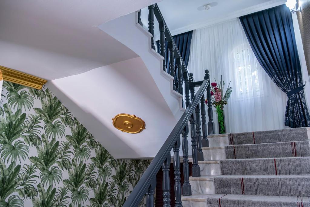 Mustis Royal Plaza Hotel — Hotel building in Marmaris, Mugla