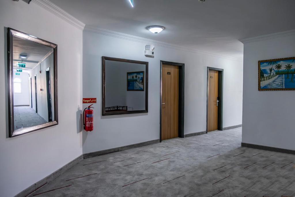 Mustis Royal Plaza Hotel — Hotel building in Marmaris, Mugla