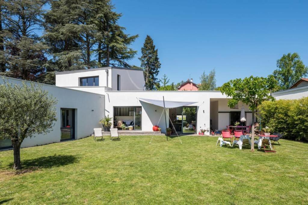 Togo - Stunning contemporary architect's house, Tassin-la-Demi-Lune