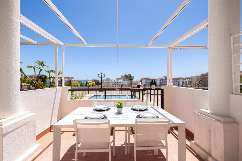 Duplex Sea Views with Terrace by AORA STAY, Torremolinos