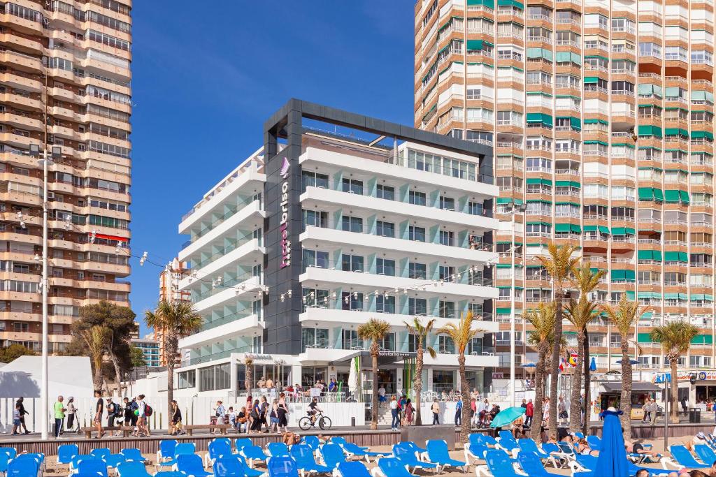Hotel Brisa — Hotel building in Benidorm, Valencian Community