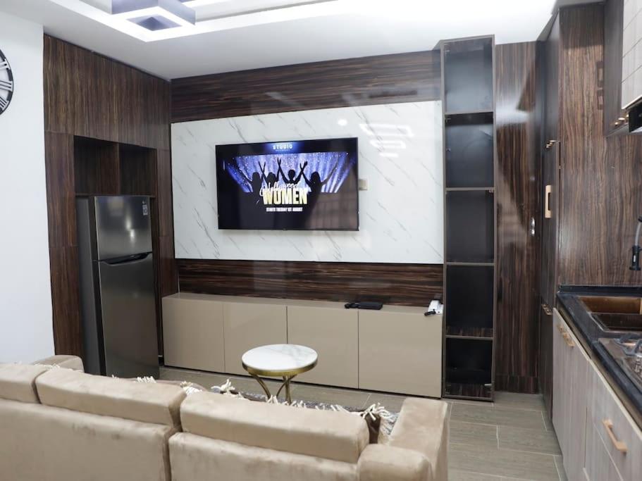 Delight Apartments, Victoria Island (Wi-Fi, 24/7 PWR & AC guaranteed), Lagos