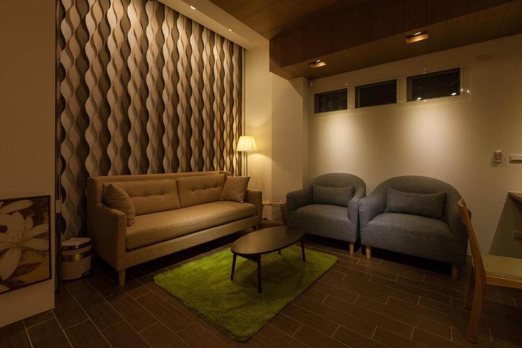 Shared lounge/TV area