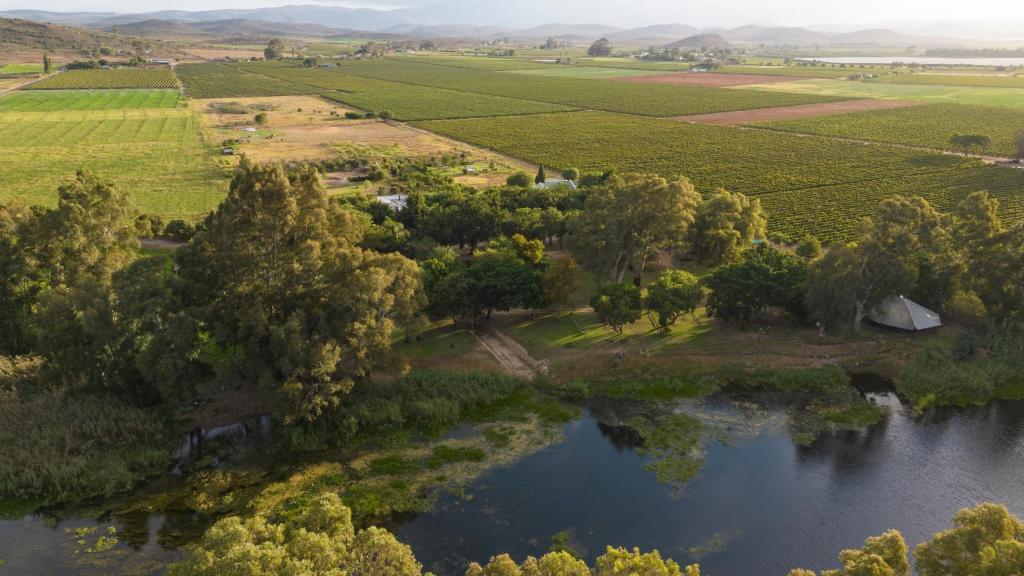 Worlds Apart - River Front Guest Farm & Camping, Bonnievale