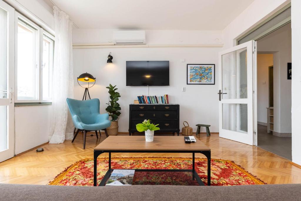 Enolabee, Mali Lošinj