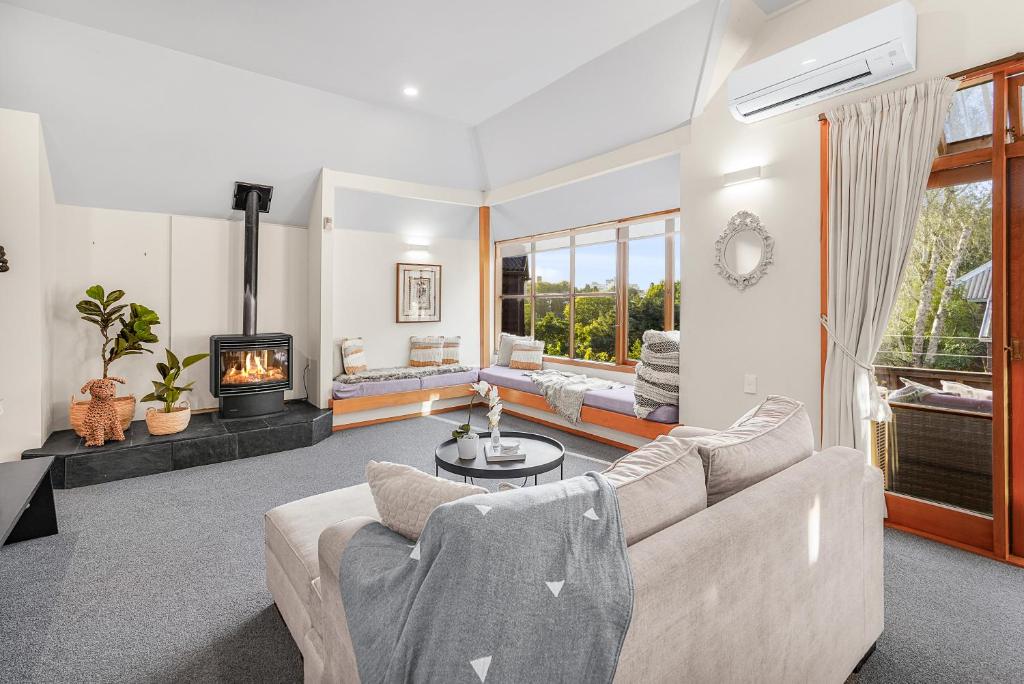 Tree Top Retreat in Central City - By KOSH BNB, Hamilton