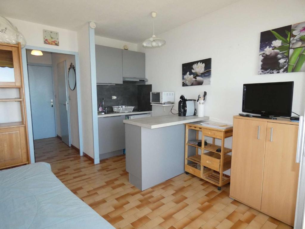 Studio cabine avec piscine, parking et climatisation en bord de mer - FR-1-328-165 - 3