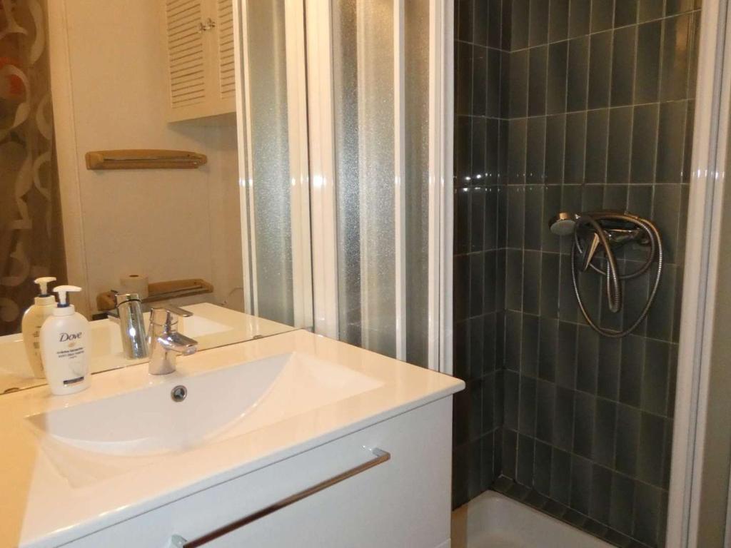 Studio cabine avec piscine, parking et climatisation en bord de mer - FR-1-328-165 - 4