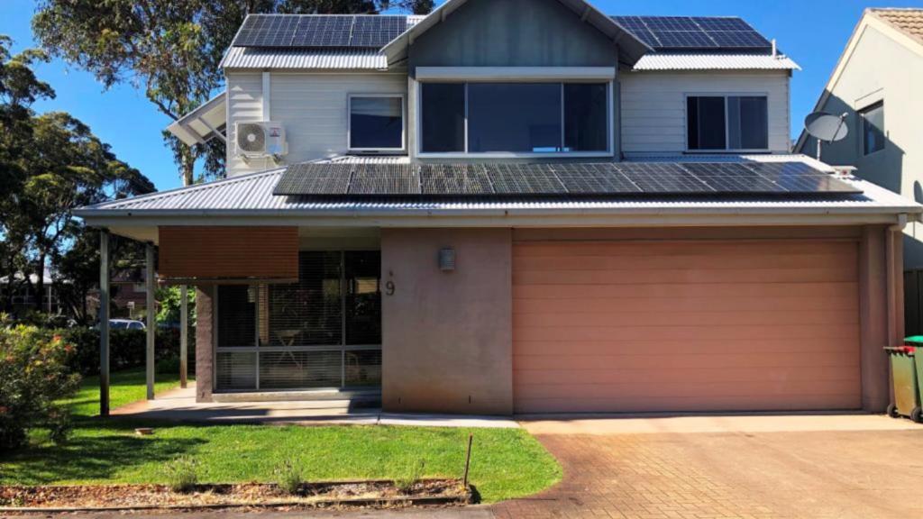 Bright and Cheery Surflinks, Hawks Nest