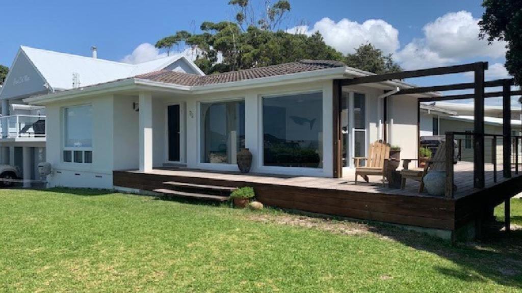 Absolute Beach Front, Hawks Nest