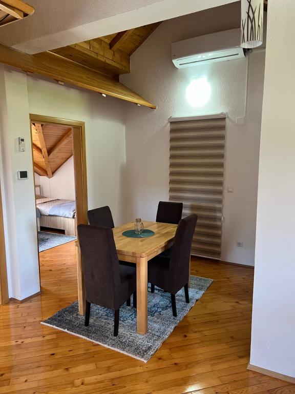 Teal Apartment 3 - 3