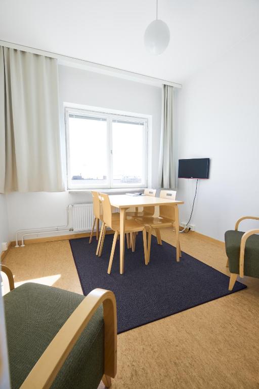 Shared lounge/TV area