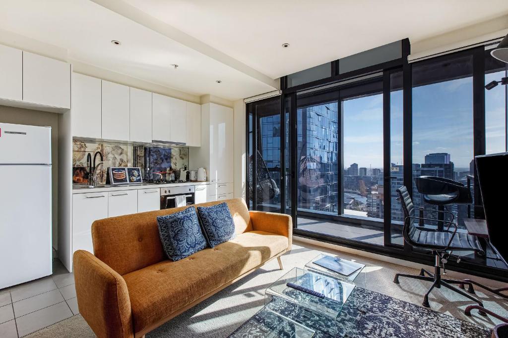 Skyline Allure - Urban Wellness meets City Living, Melbourne