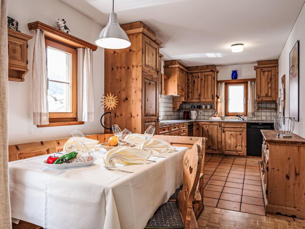 Apartment Chesa Mezzaun by Interhome - 2