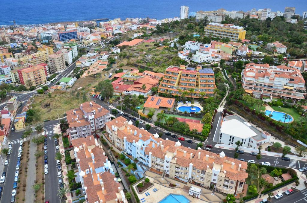Apartamentos Tigaiga Suites — Hotel building in Puerto de la Cruz, Canary Islands