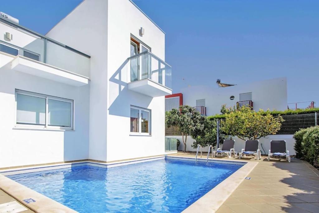 Lux 5BR Private Pool Villa in the Marina Albufeira, Albufeira