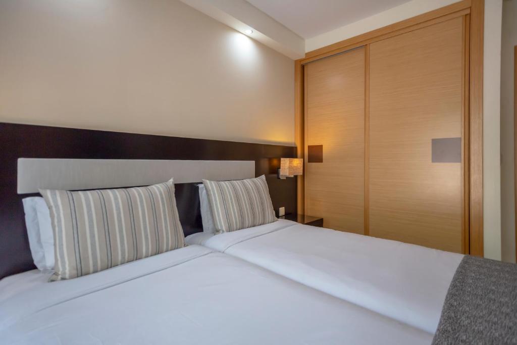 Areias Village Beach Suite Hotel — Hotel rooms in Albufeira, Faro