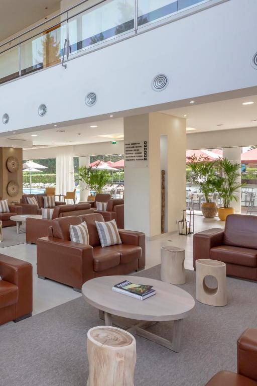 Areias Village Beach Suite Hotel — Hotel building in Albufeira, Faro