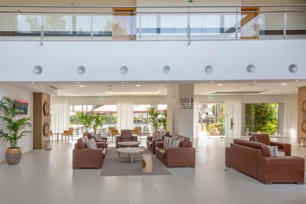 Areias Village Beach Suite Hotel — Hotel building in Albufeira, Faro