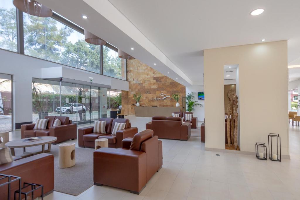 Areias Village Beach Suite Hotel — Hotel building in Albufeira, Faro