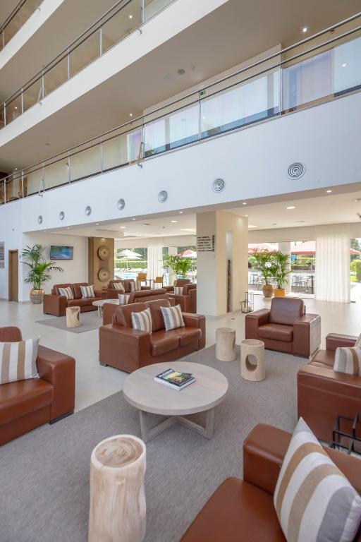 Areias Village Beach Suite Hotel — Hotel building in Albufeira, Faro