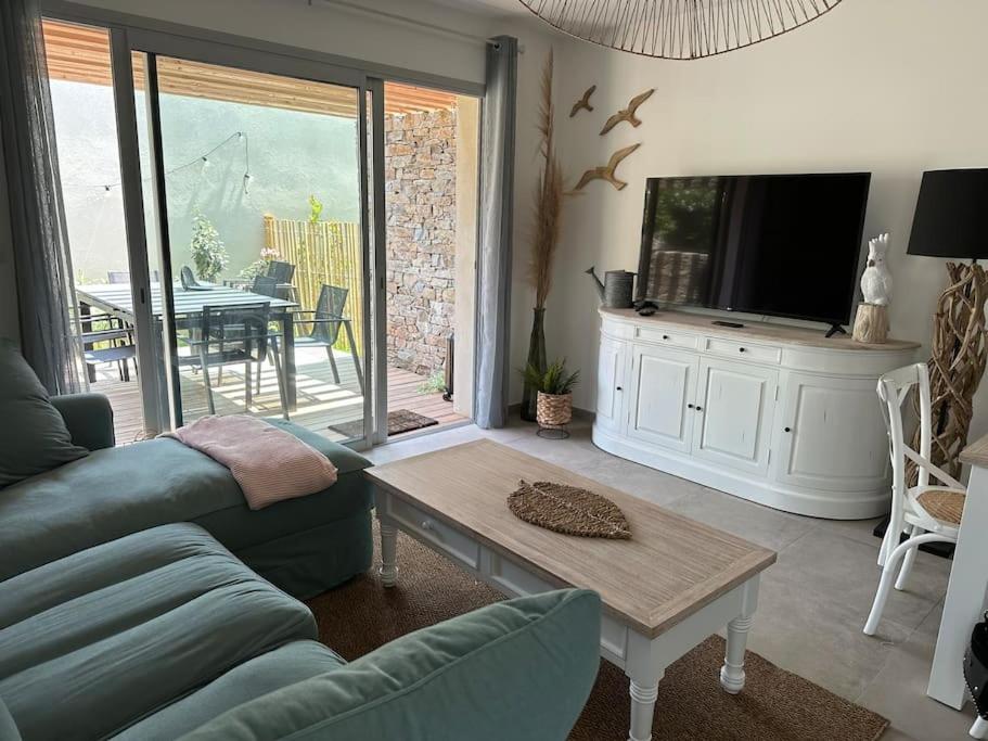 Duplex avec piscine, près de la mer, Cala Rossa, Lecci