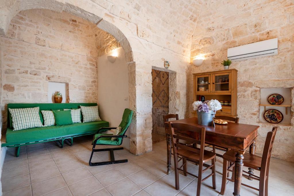 GuestHost - Poetry House - Idyllic Country Villa Retreat - 4