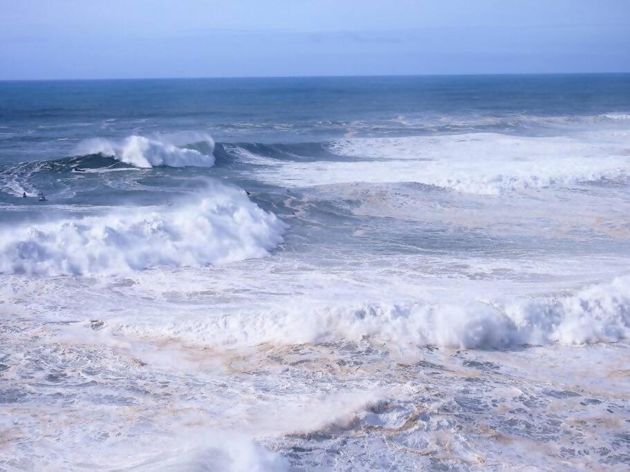 White Swell By Sítio da Nazaré, Nazaré