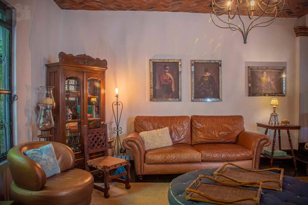 5Br House 4 Blocks away to the Parish 7 min walk, San Miguel de Allende