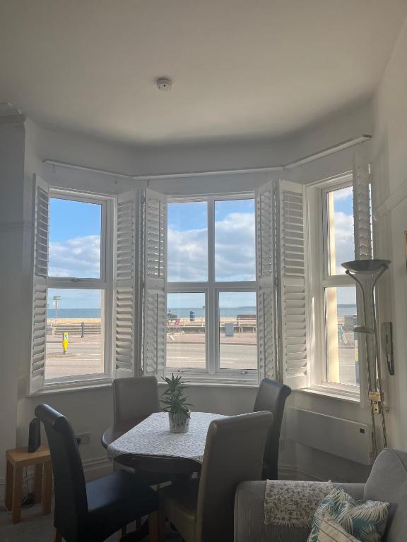 THE BEACH view, Portsmouth