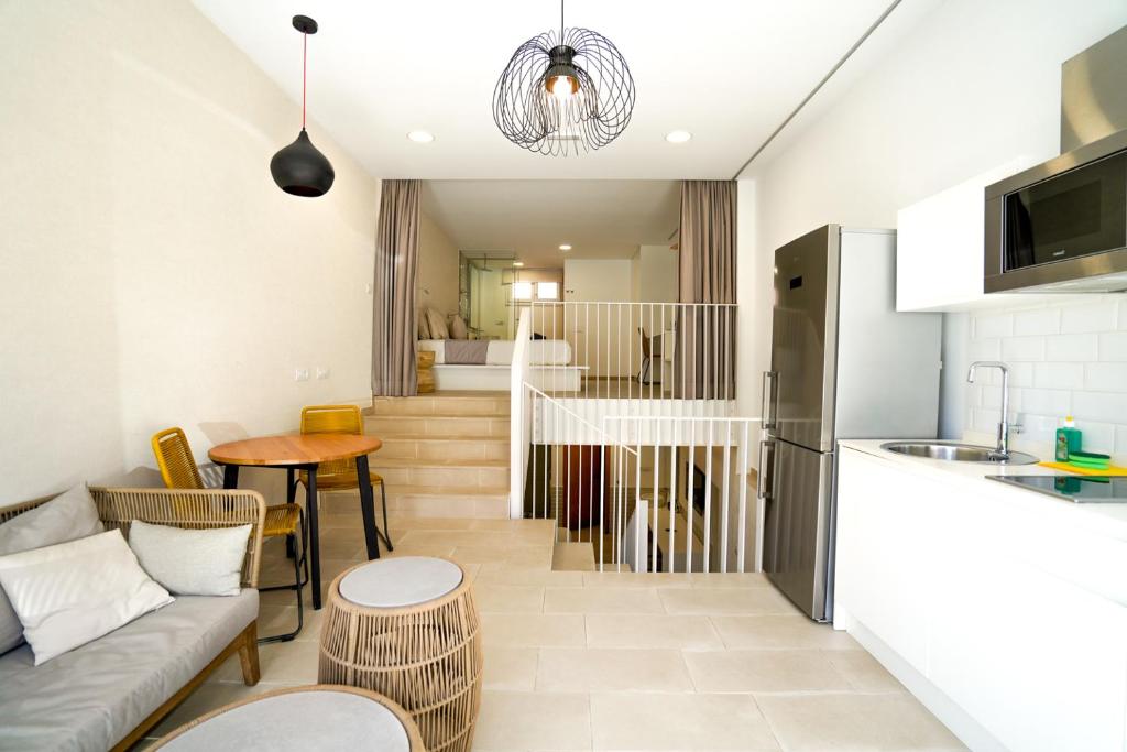 Oceanside Luxury Loft - Fast Wi-Fi - Workstations - 2