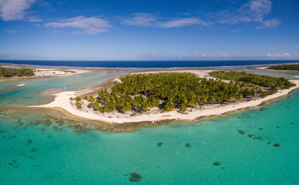 Surrounding environment, Fafarua Private Island in Tikehau Atoll