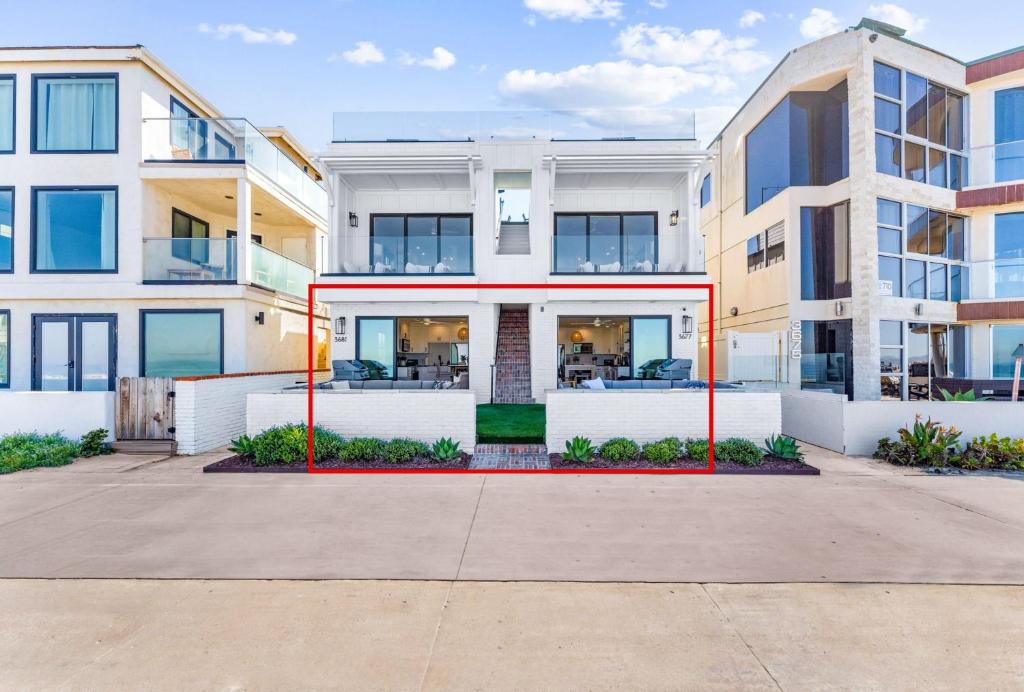 Entire Ground Beachfront Luxury Unit with Patio, San Diego