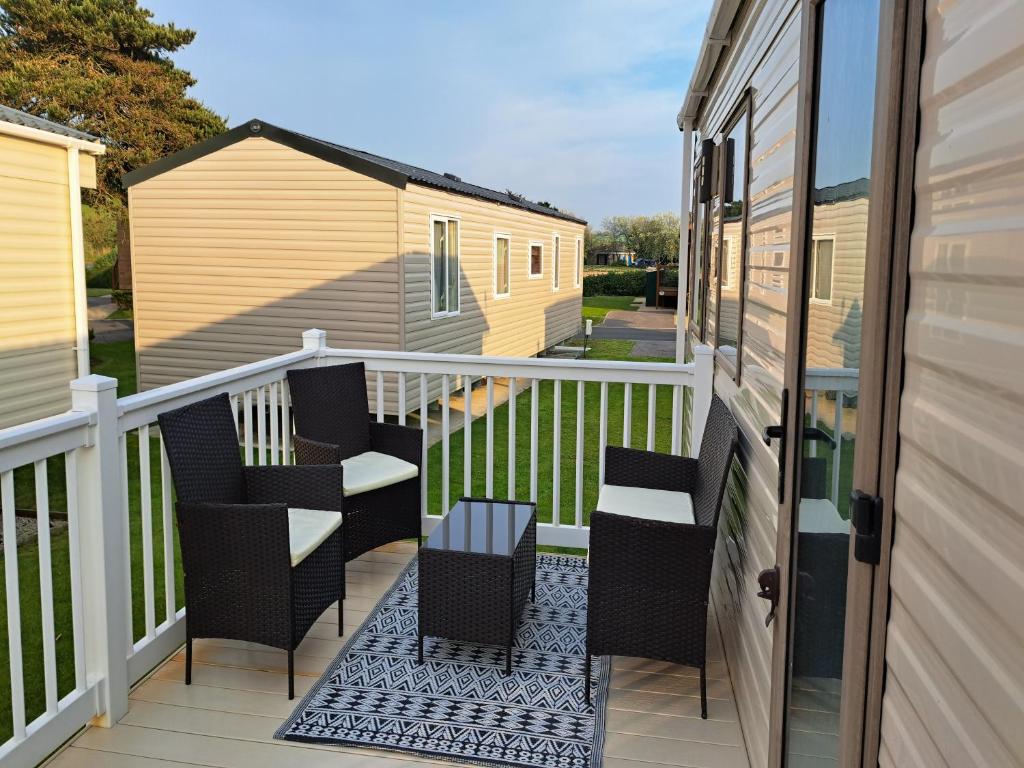 A short walk to Par Beach & coastal paths, On-site facilities. Pets welcome, Par