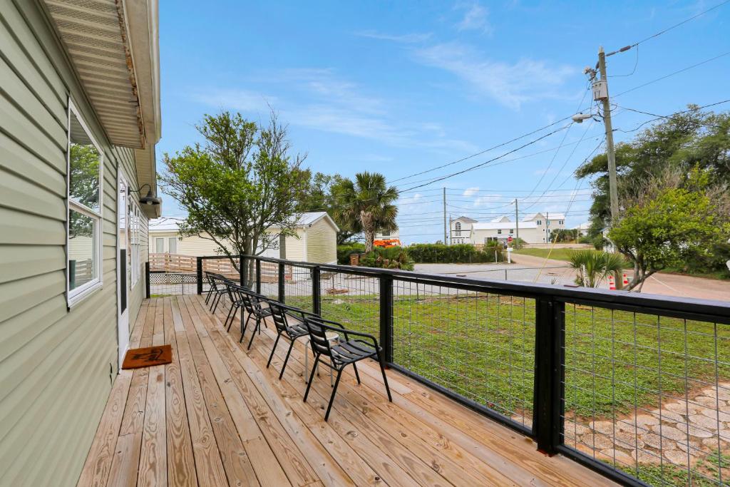 Flirty Flamingo by Pristine Properties Vacation Rentals, Beacon Hill