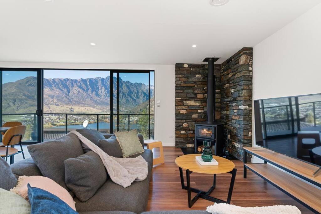 Style & Tranquillity - Eight Bedrooms, Two Houses, Queenstown