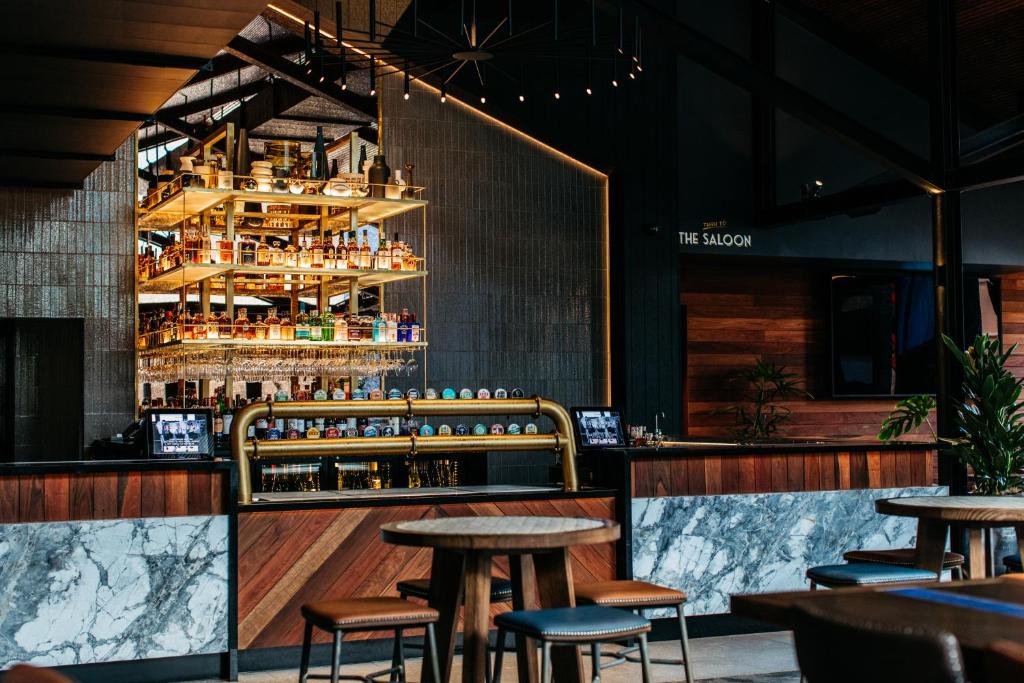 Bar ideal