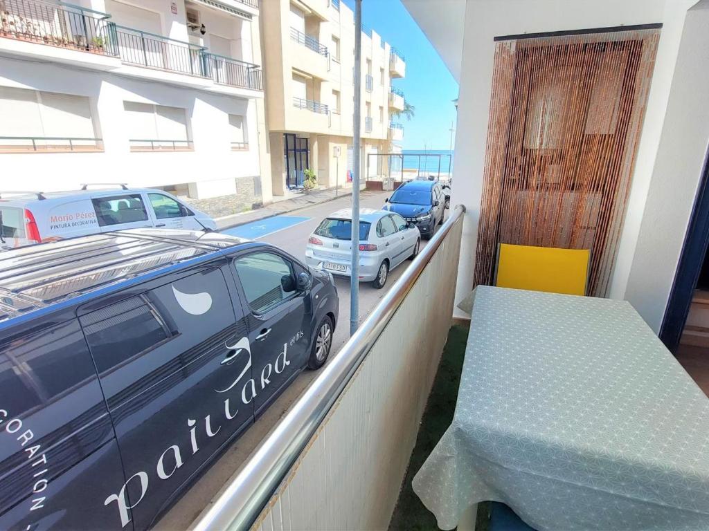 Apartamento en Llançà: 2 Habitaciones, Terraza, Frente a la Playa del Port, ¡Mascotas Bienvenidas! - ES-170-78 - 1