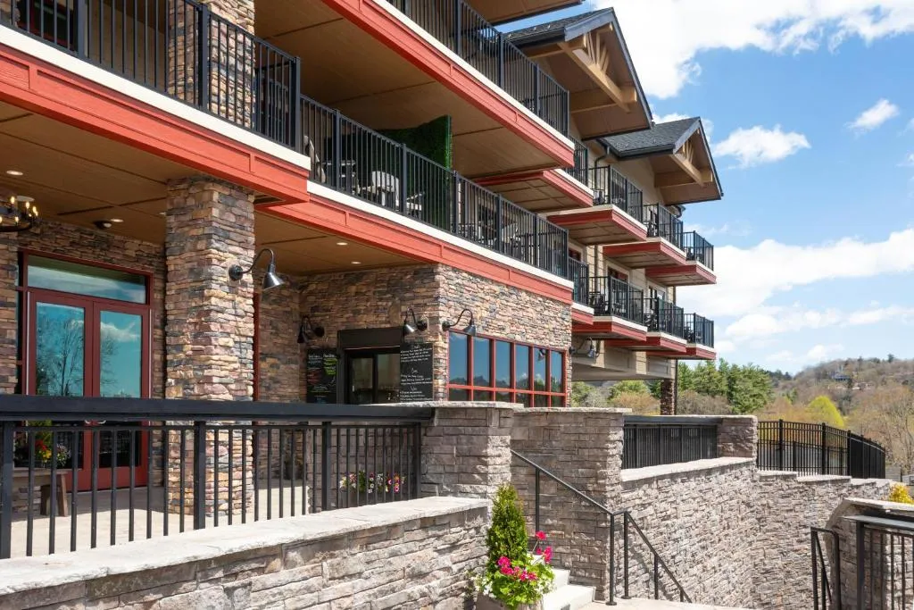 The Embers Hotel，位于布洛英罗克山的酒店