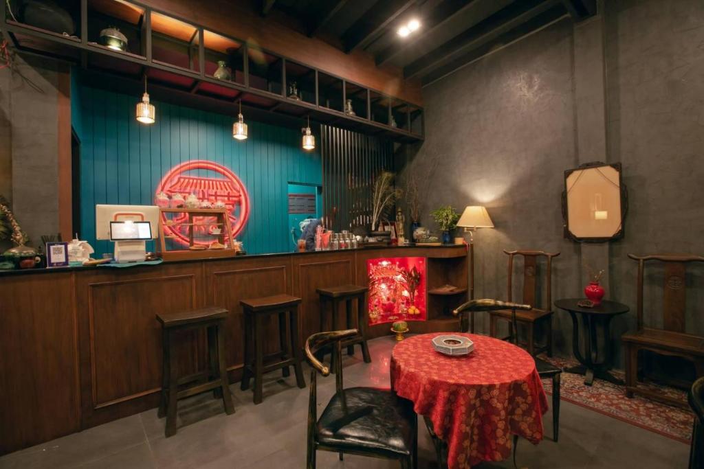 Caiyong hometel & cafe’s studio