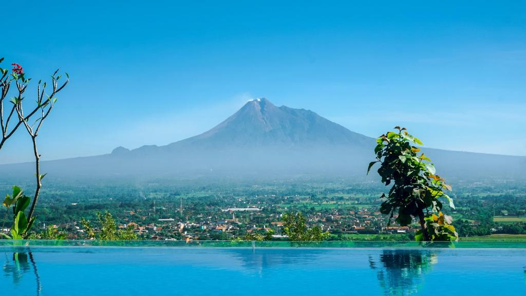 Amaranta Prambanan Infinity Pool