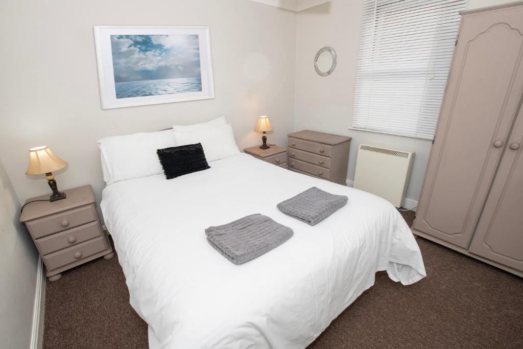 Kingfisher - Two-Bed Apartment in The Beautiful Old Town, Scarborough