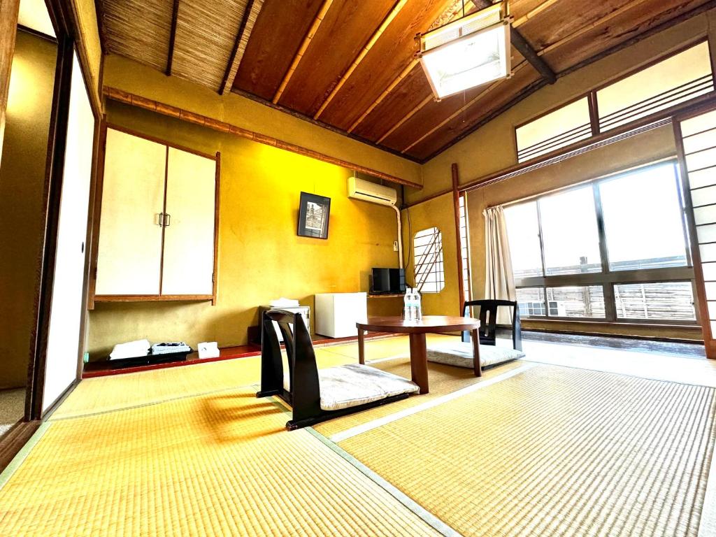 재패니즈 인 호텔 마츠키소 (JAPANESE IN HOTEL MATSUKISO)
