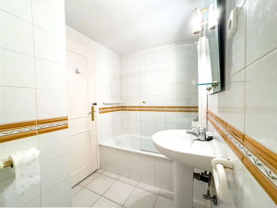 Skol 504 -Lovely 2-Bedroom Duplex in Skol First Line Beach Marbella - 4