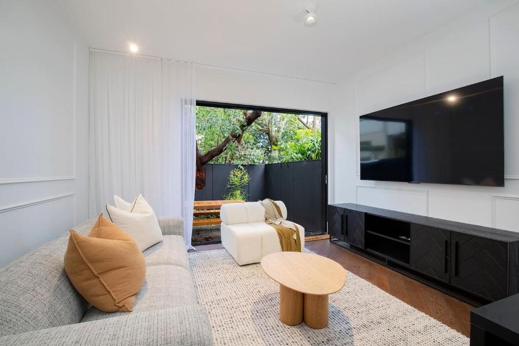 The Cloudscape - Cosy, Modern, and Chic Designer Pad, Newcastle