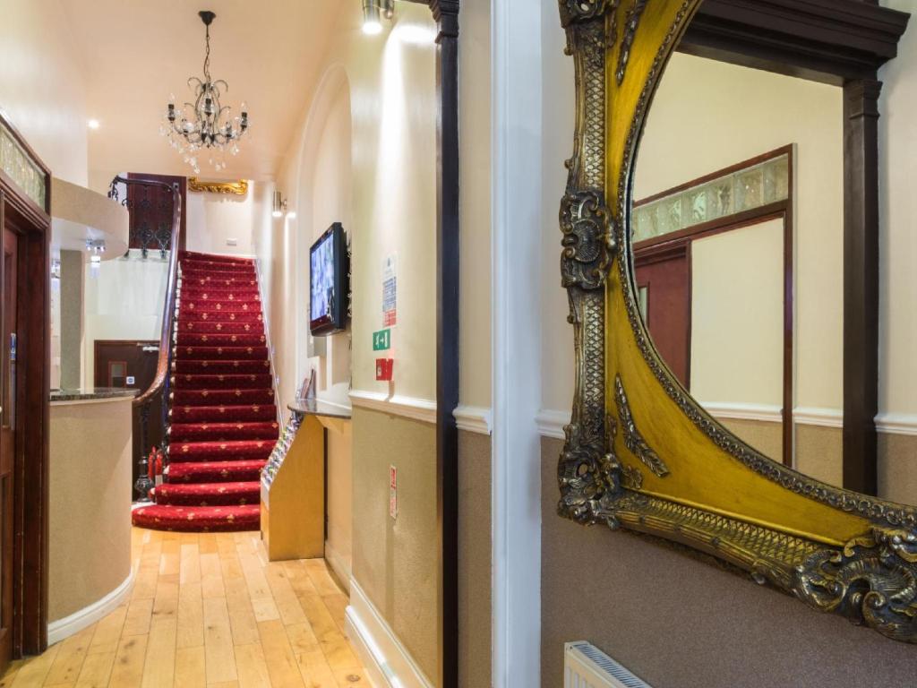 노팅 힐 게이트 호텔 주변 거리