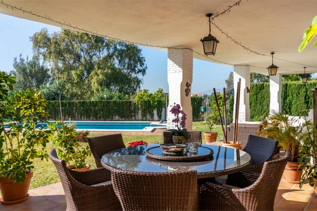 Stunning villa with pool by Costarentals - Ref 41 - 3